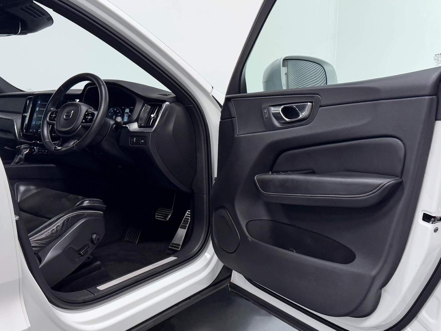 Used Volvo XC60 2019 for sale - 76109205: Photo 16