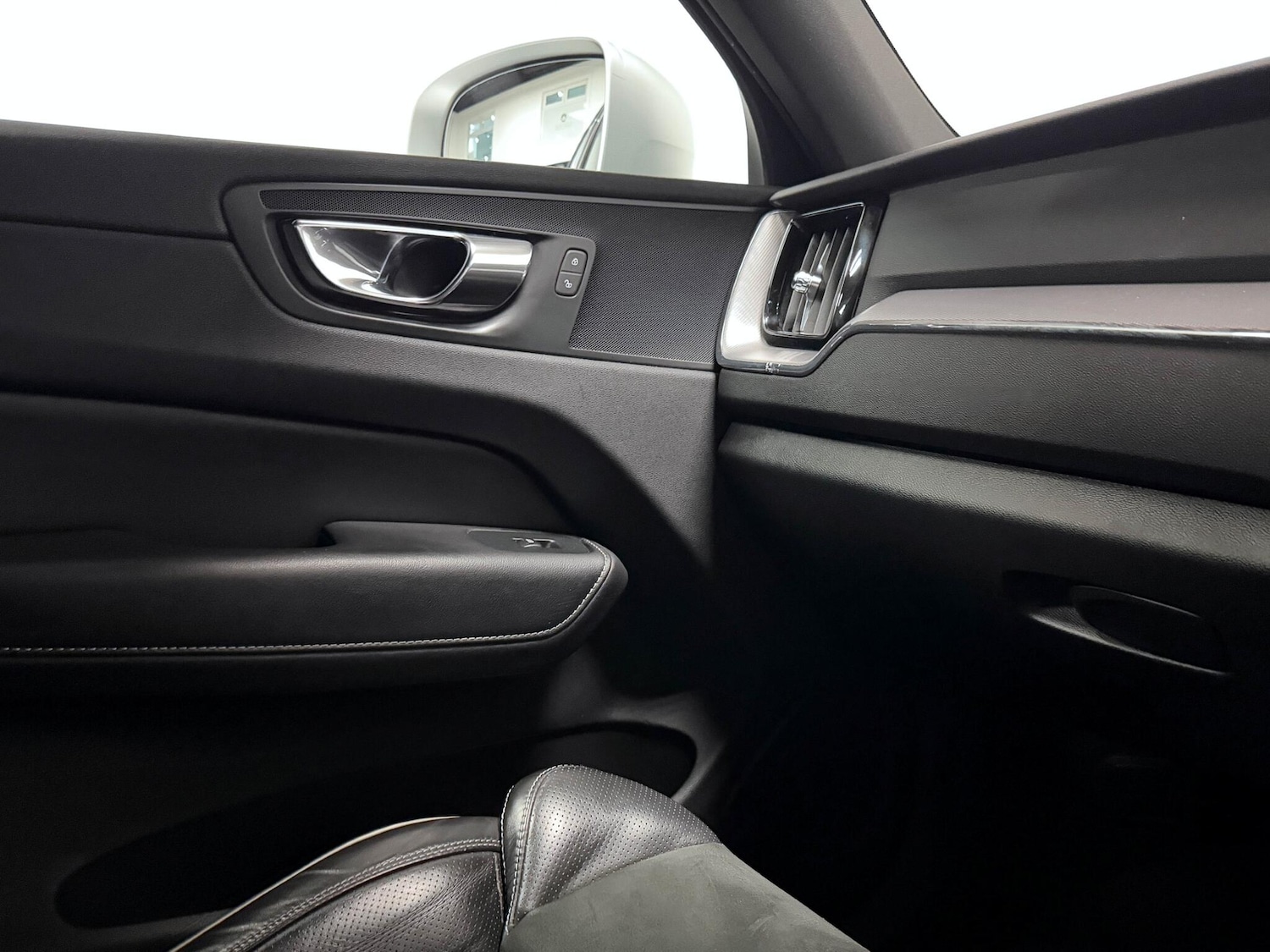 Used Volvo XC60 2019 for sale - 76109205: Photo 28