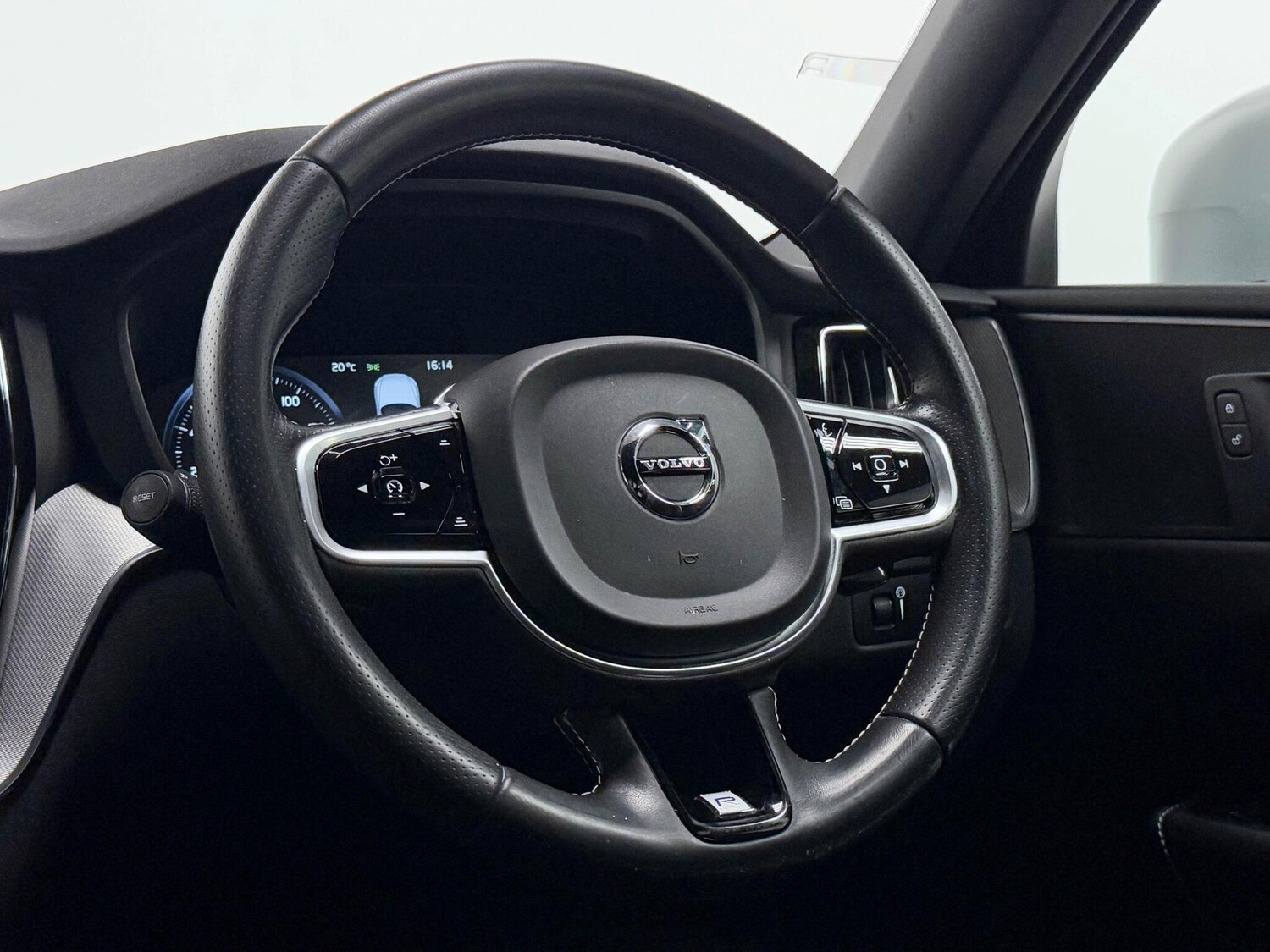 Used Volvo XC60 2019 for sale - 76109205: Photo 36