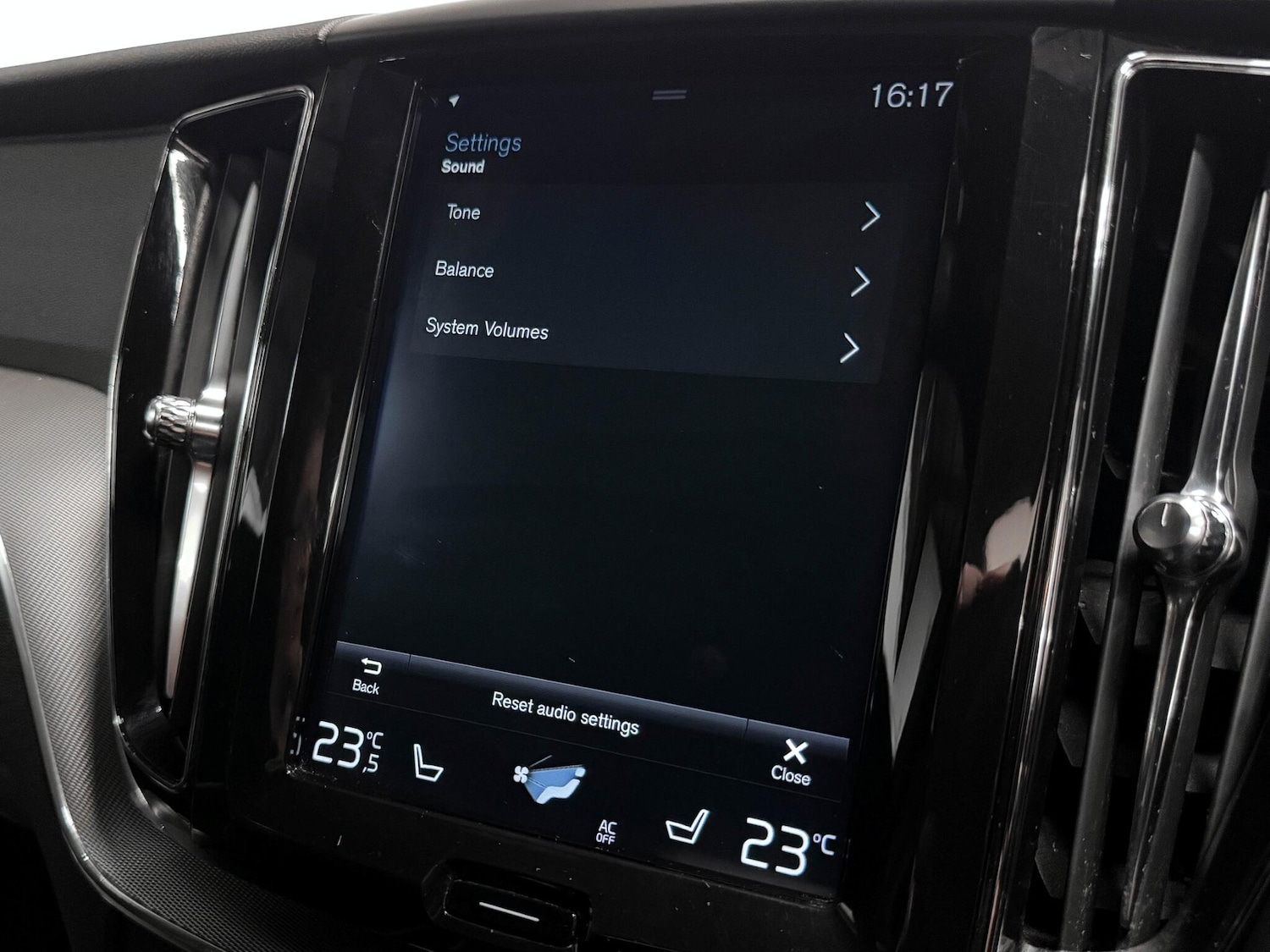 Used Volvo XC60 2019 for sale - 76109205: Photo 52