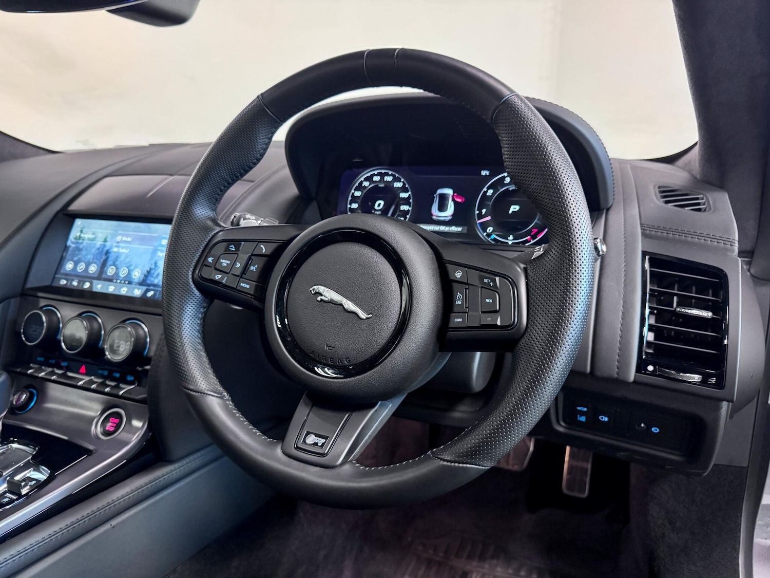 Used Jaguar F-Type 2023 for sale - 76644787: Photo 35