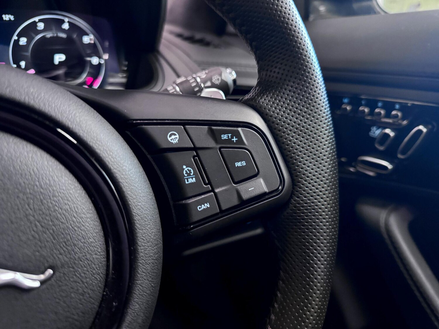 Used Jaguar F-Type 2023 for sale - 76644787: Photo 38