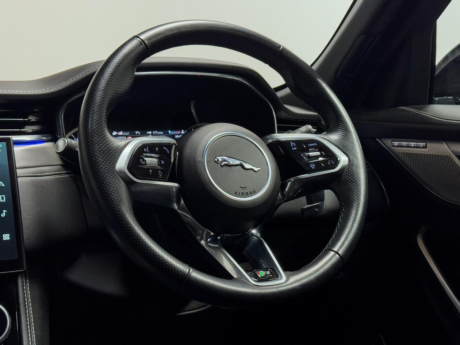 Used Jaguar F-Pace 2022 for sale - 76361382: Photo 23
