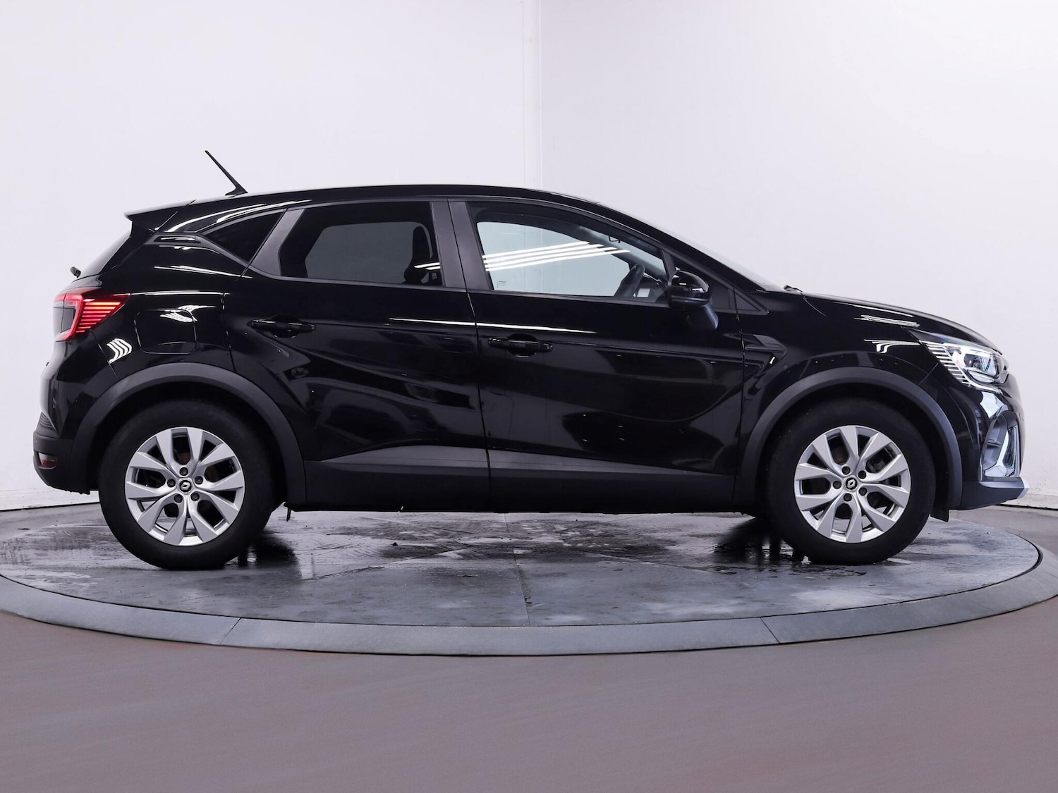 Used Renault Captur 2022 for sale - 76865588: Photo 8