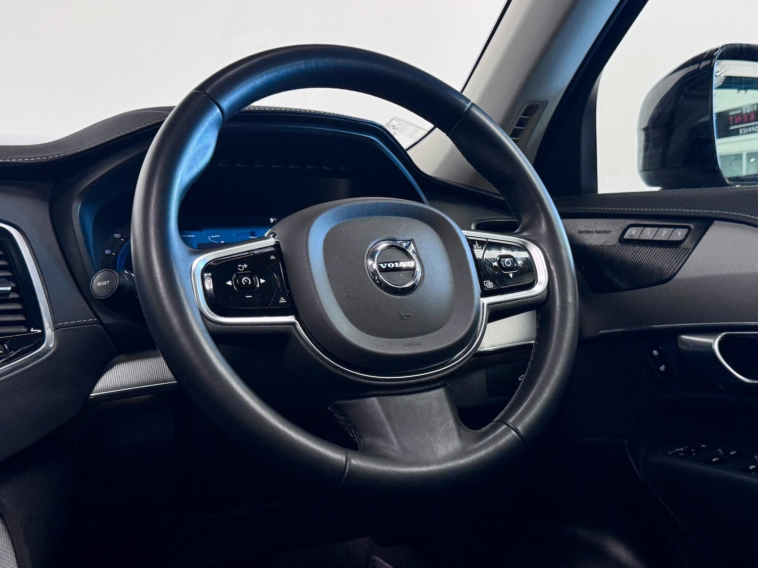 Used Volvo XC90 2023 for sale - 76765234: Photo 38