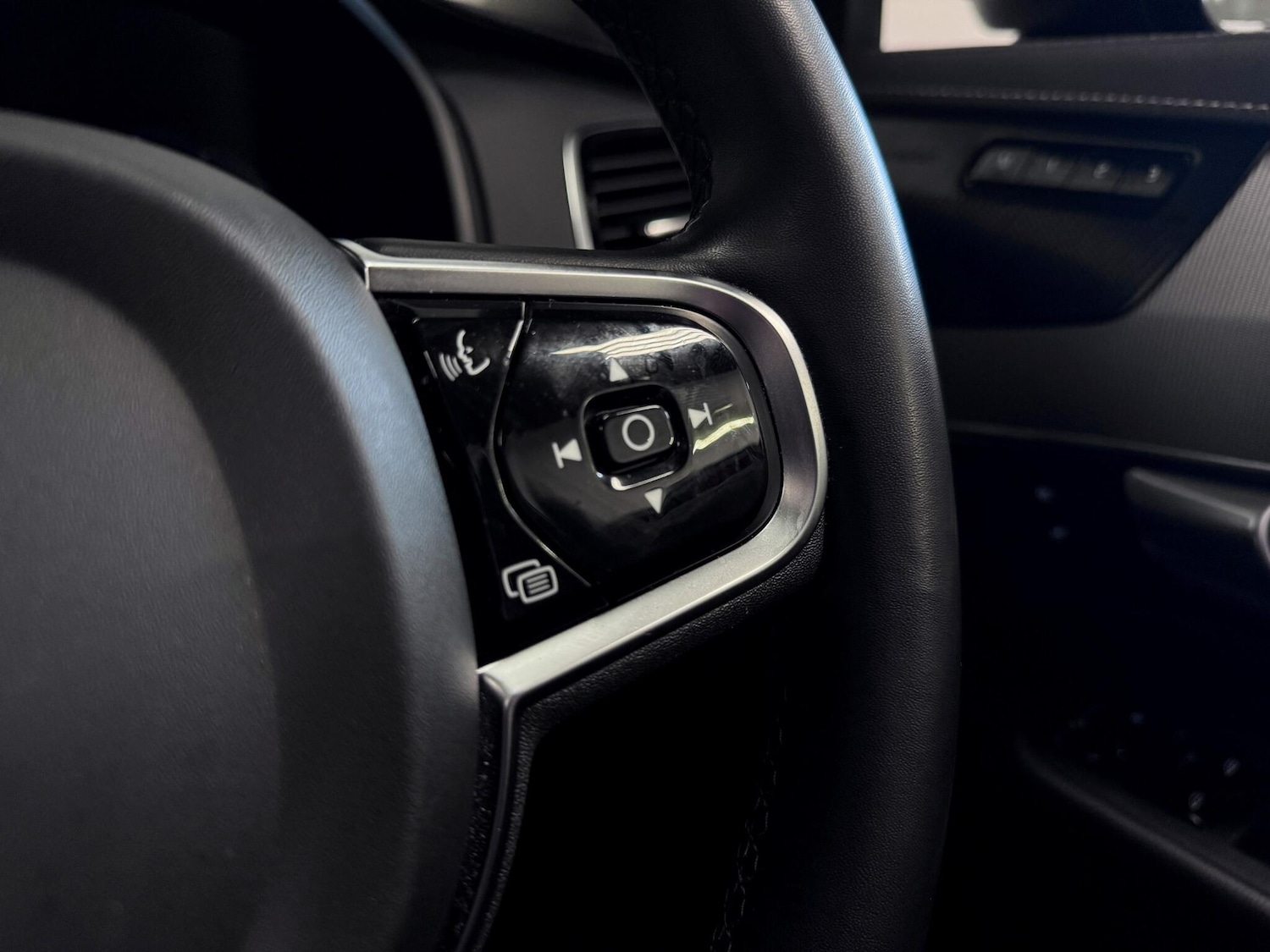 Used Volvo XC90 2023 for sale - 76765234: Photo 41