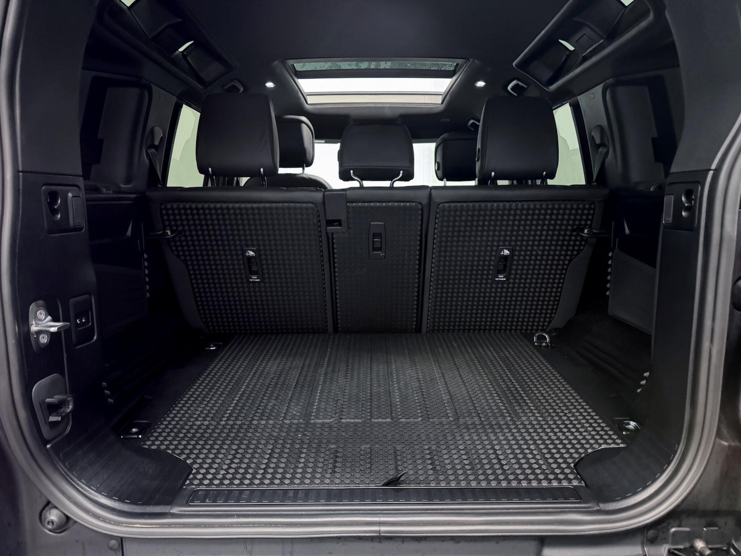 Used Land Rover Defender 110 2024 for sale - 76728136: Photo 12