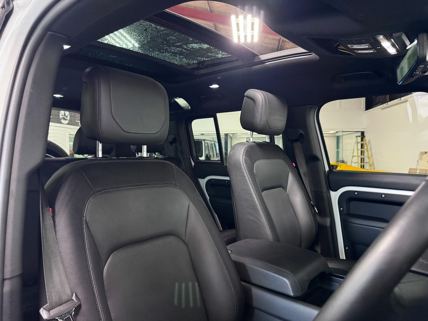 Used Land Rover Defender 110 2024 for sale - 76728136: Photo 24