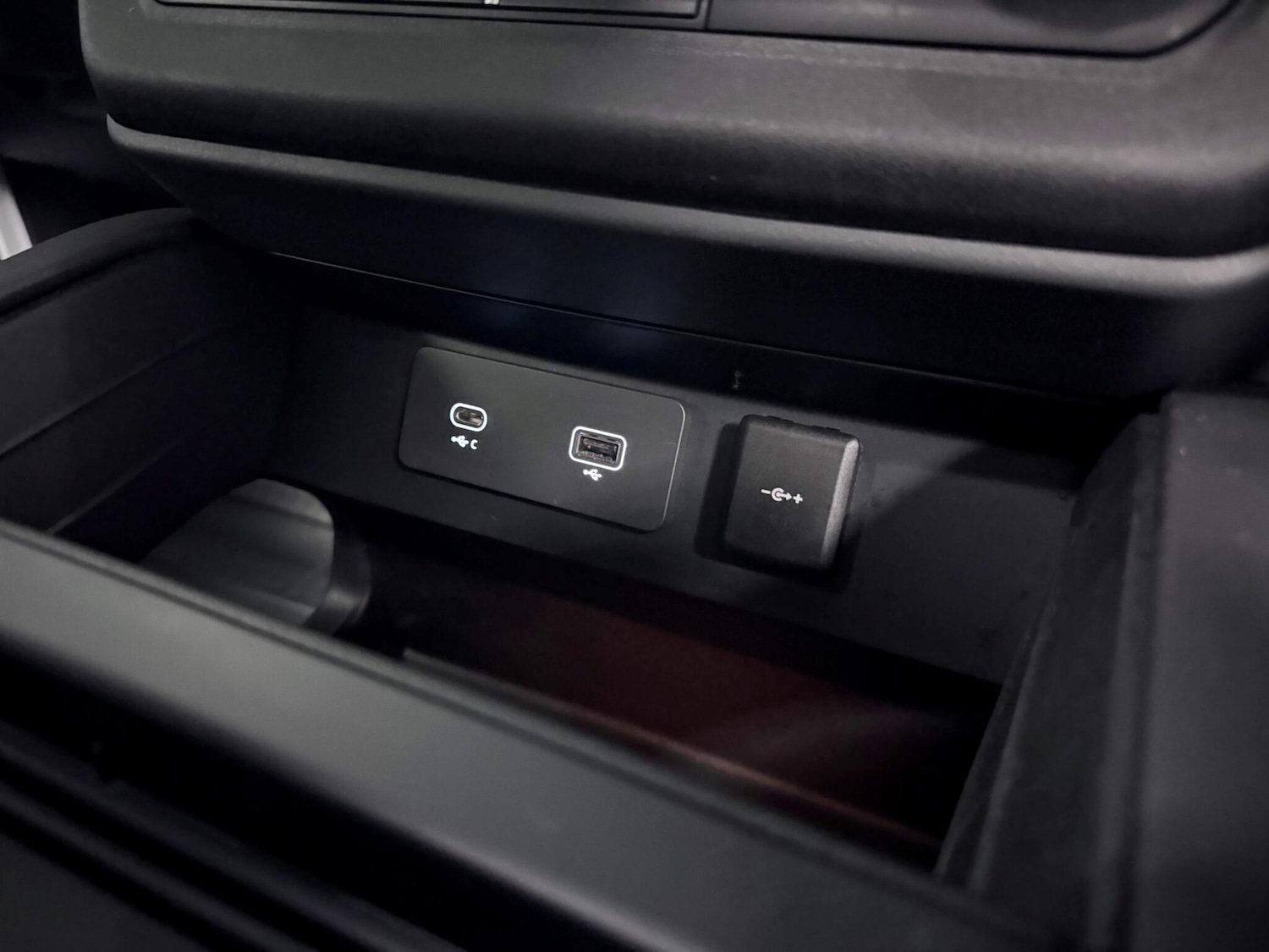 Used Land Rover Defender 110 2024 for sale - 76728136: Photo 30