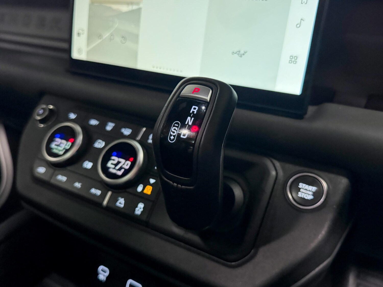 Used Land Rover Defender 110 2024 for sale - 76728136: Photo 31