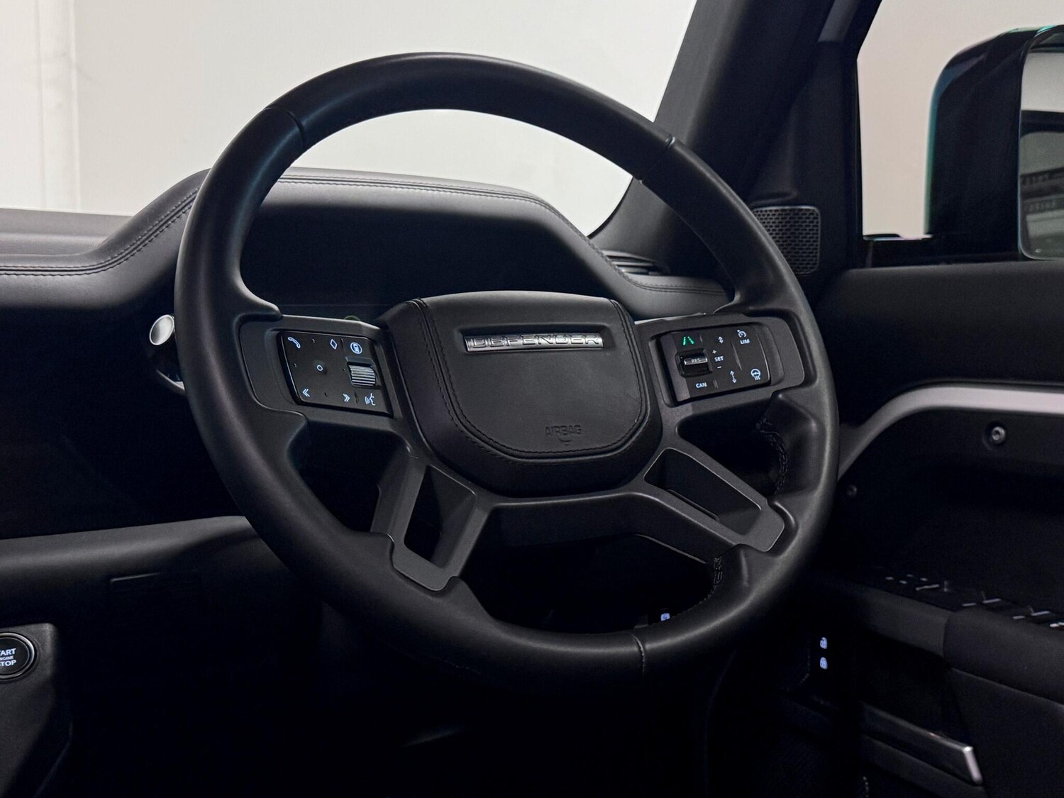 Used Land Rover Defender 110 2024 for sale - 76728136: Photo 36