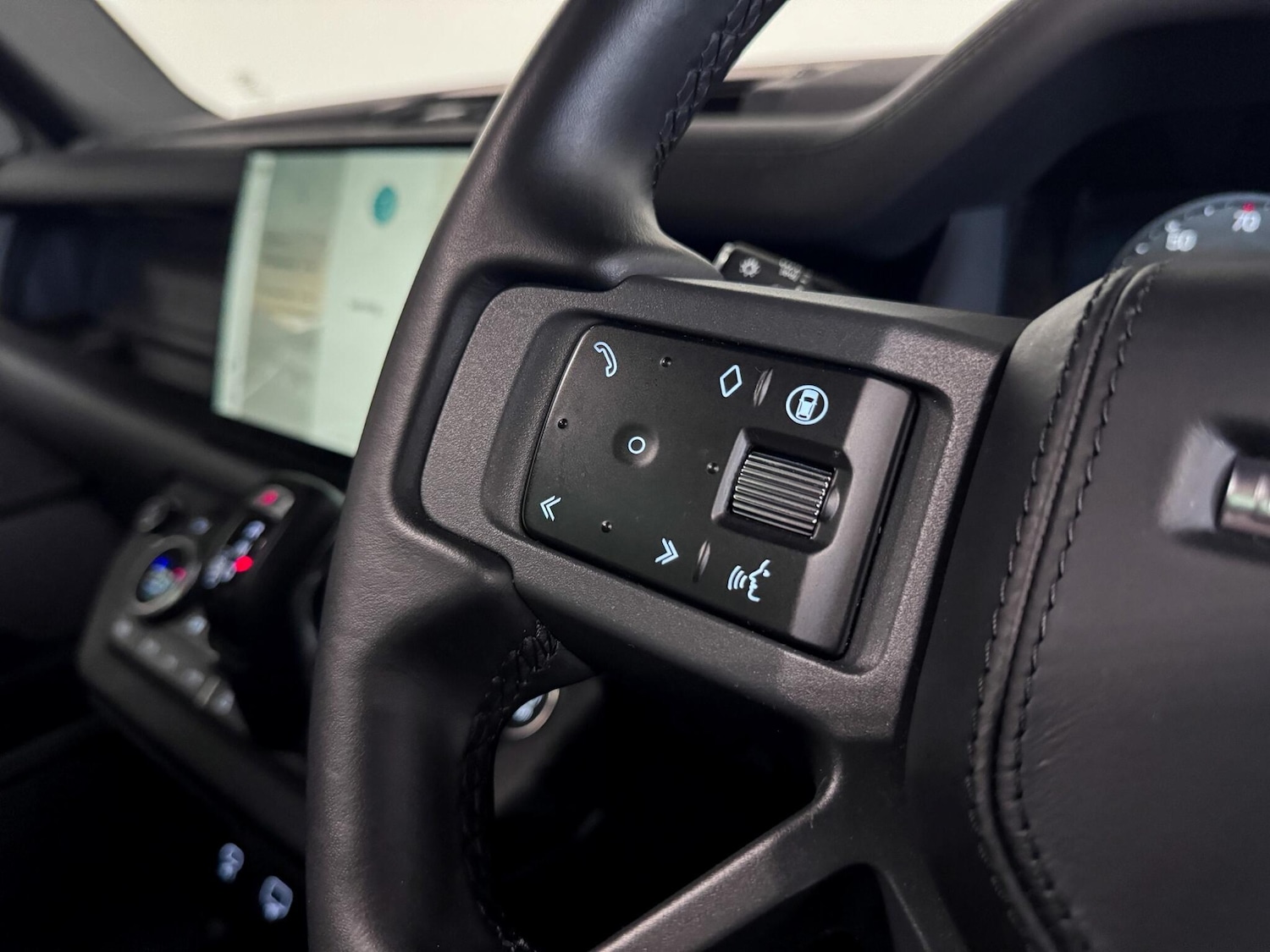 Used Land Rover Defender 110 2024 for sale - 76728136: Photo 38