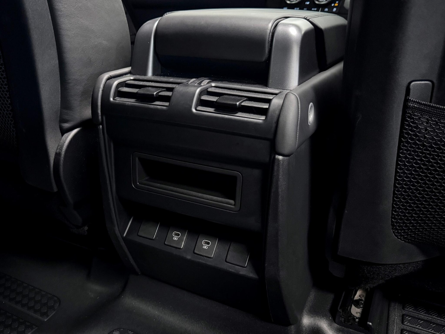 Used Land Rover Defender 110 2024 for sale - 76728136: Photo 41