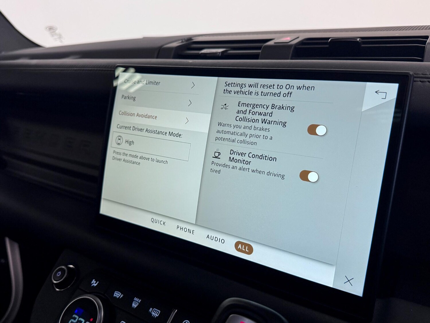 Used Land Rover Defender 110 2024 for sale - 76728136: Photo 51