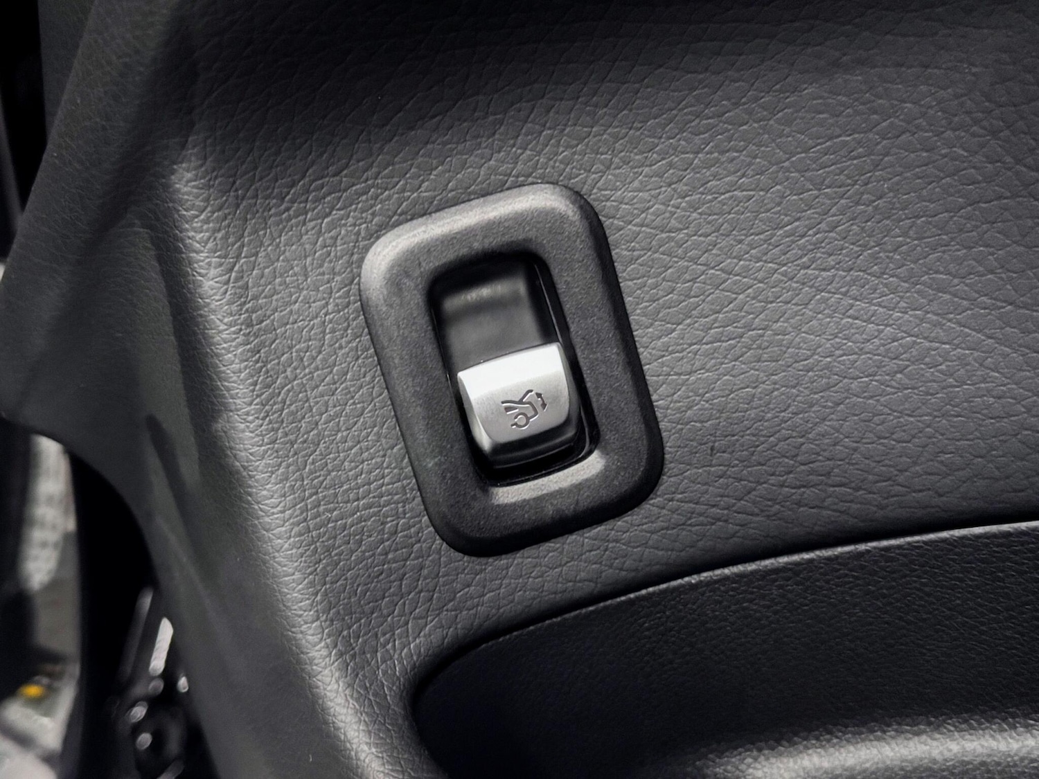 Used Mercedes-Benz EQC 2023 for sale - 76619900: Photo 19