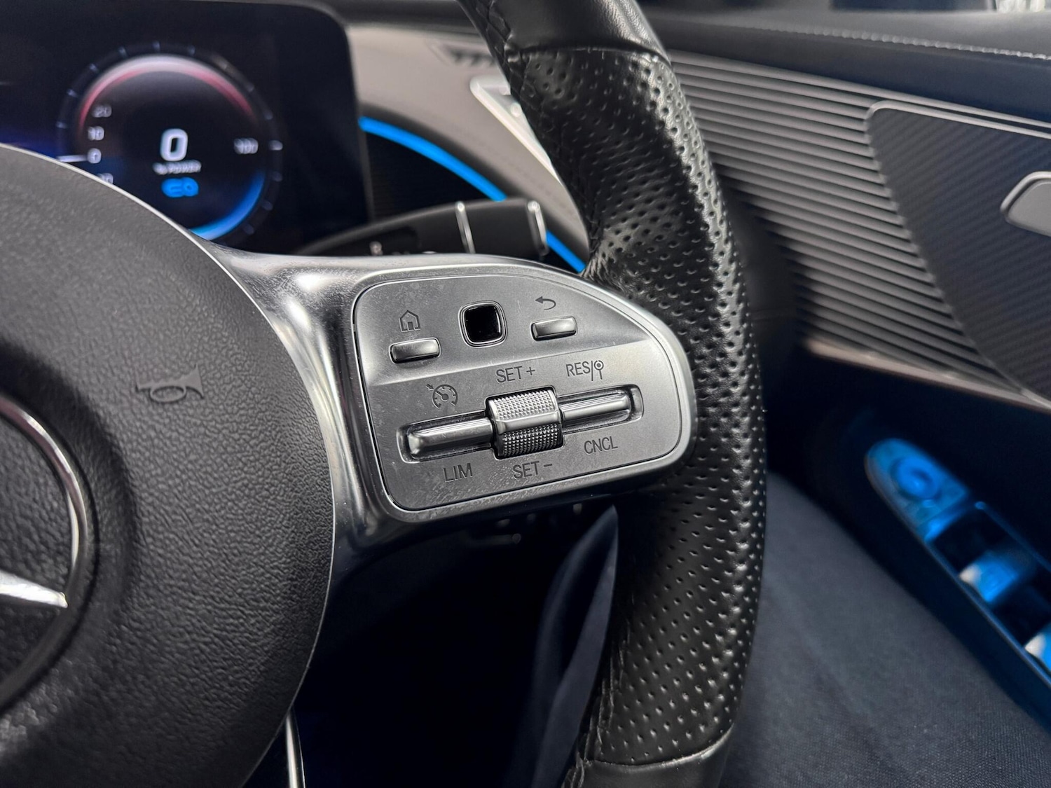 Used Mercedes-Benz EQC 2023 for sale - 76619900: Photo 40