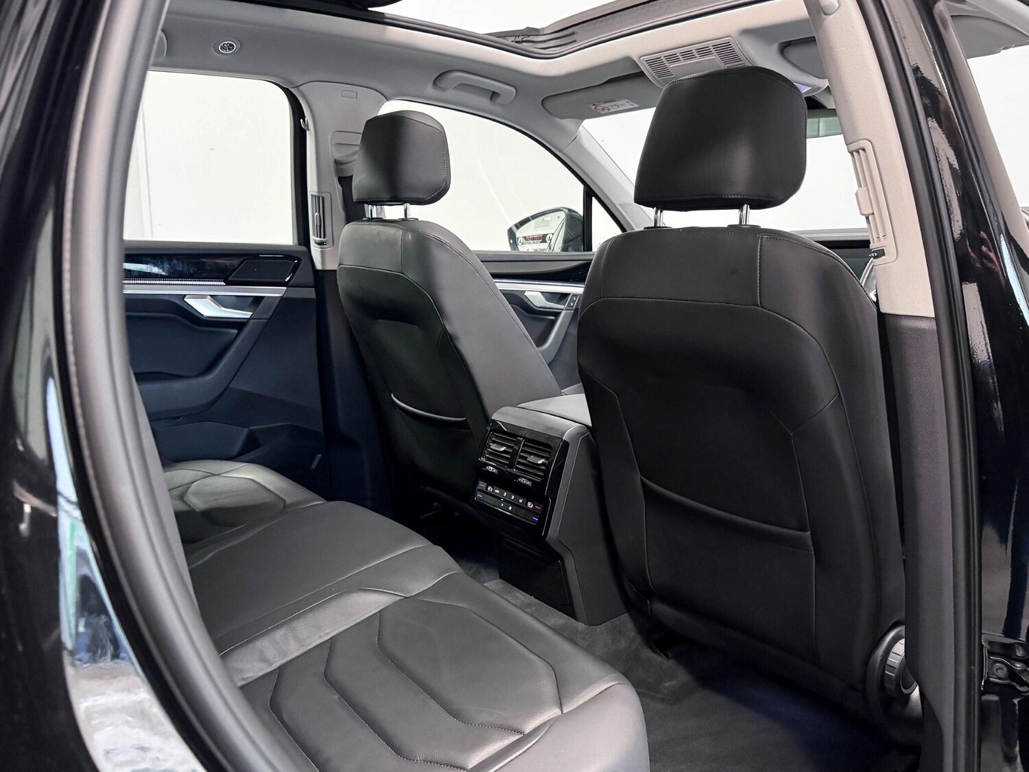 Used Volkswagen Touareg 2023 for sale - 76925982: Photo 23