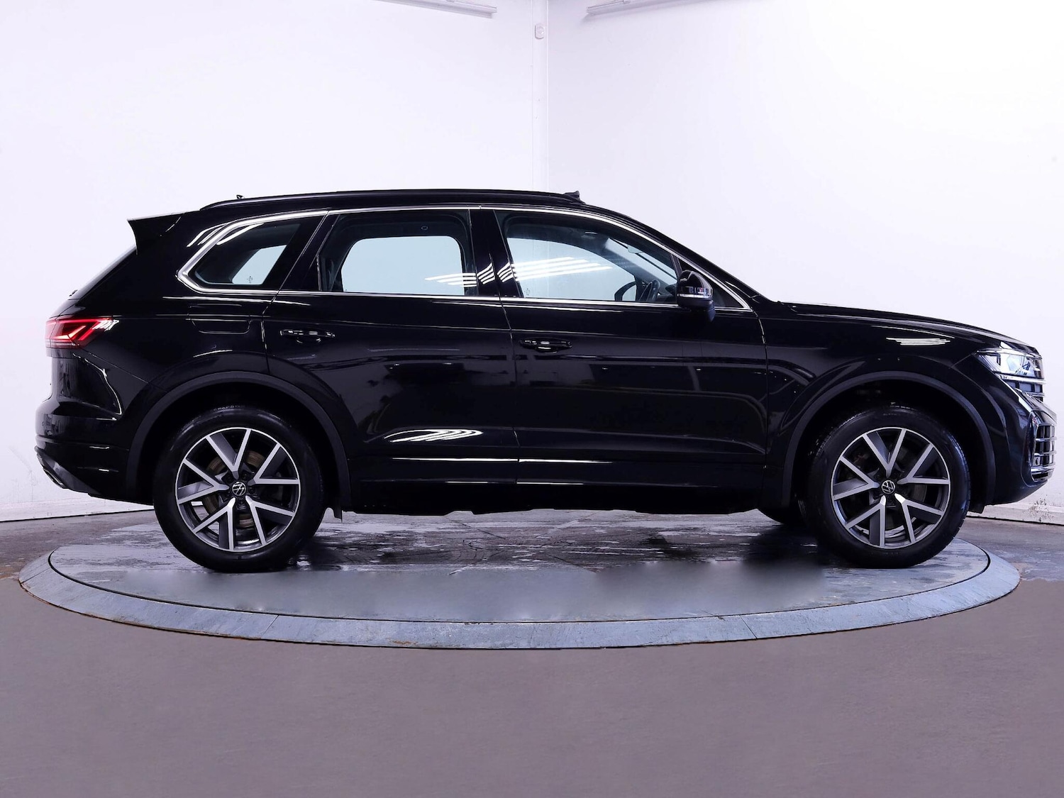 Used Volkswagen Touareg 2023 for sale - 76925982: Photo 8