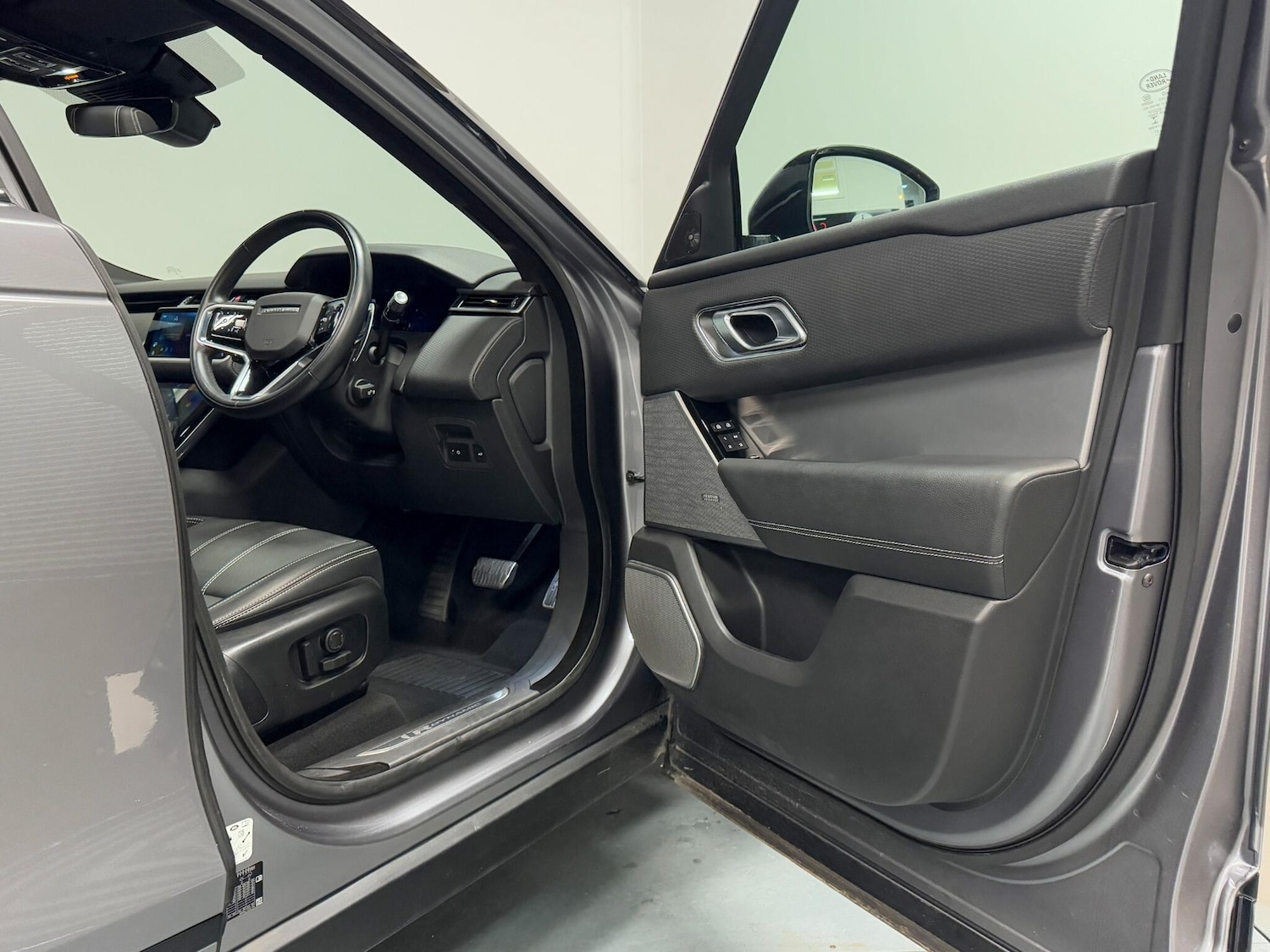 Used Land Rover Range Rover Velar 2021 for sale - 76632802: Photo 16