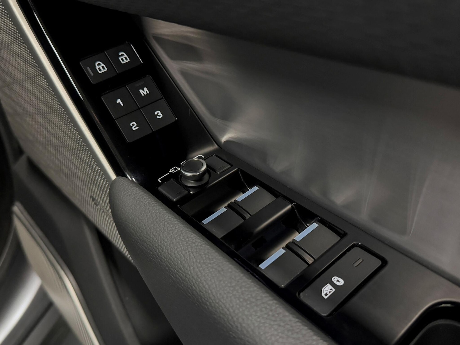 Used Land Rover Range Rover Velar 2021 for sale - 76632802: Photo 17