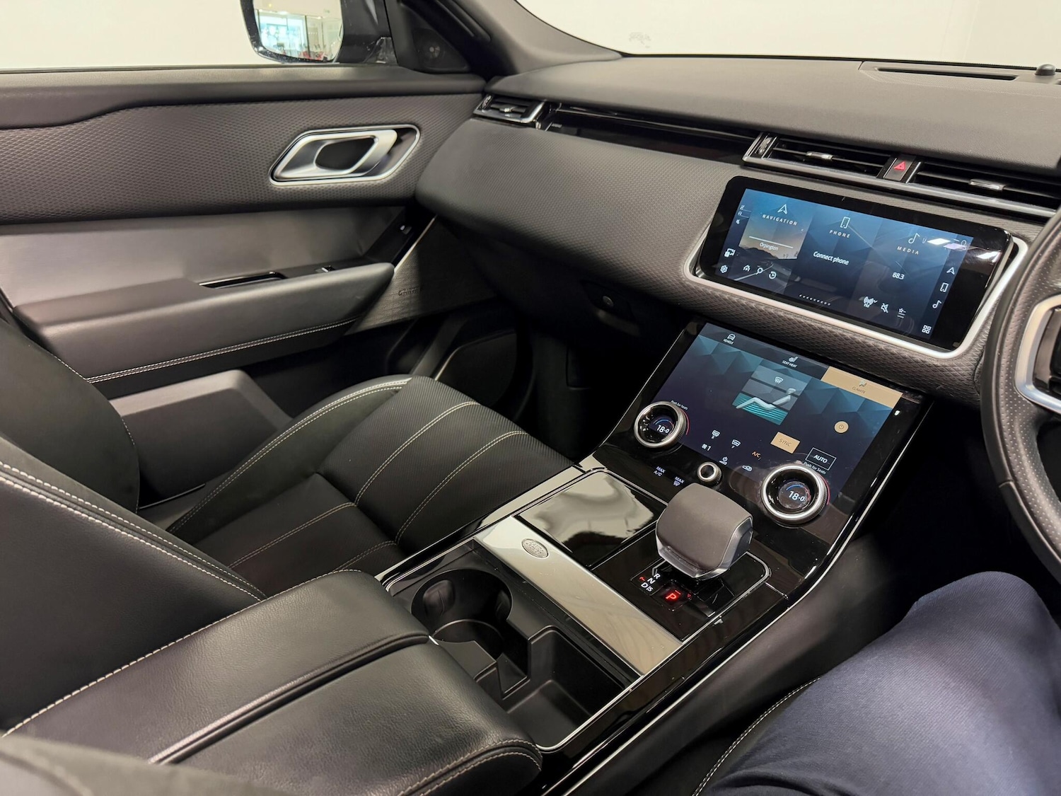 Used Land Rover Range Rover Velar 2021 for sale - 76632802: Photo 33