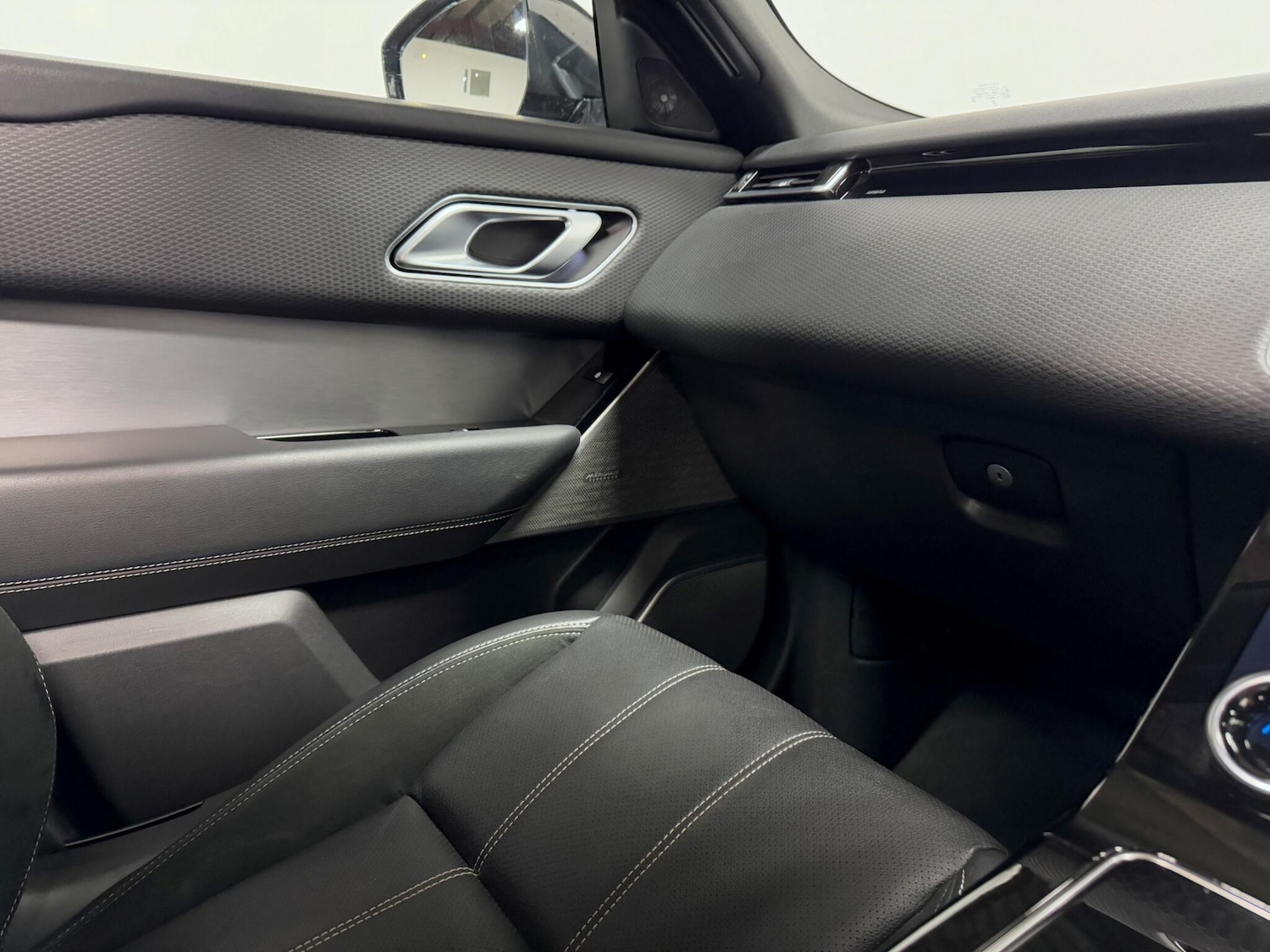 Used Land Rover Range Rover Velar 2021 for sale - 76632802: Photo 34