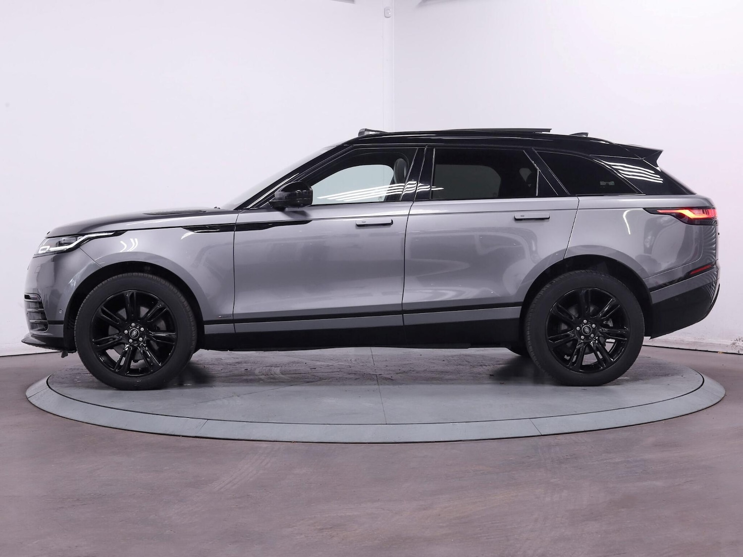Used Land Rover Range Rover Velar 2021 for sale - 76632802: Photo 6