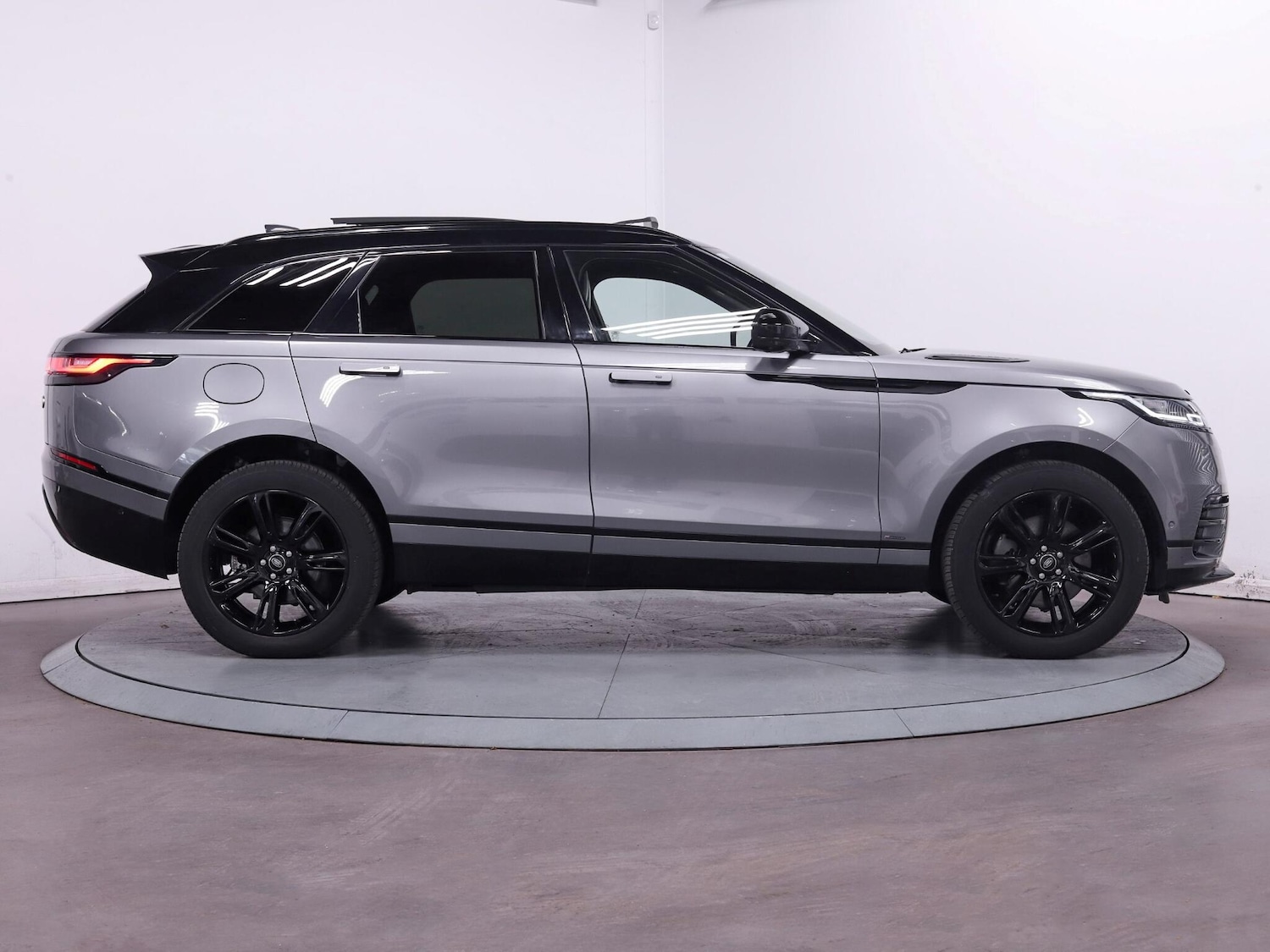 Used Land Rover Range Rover Velar 2021 for sale - 76632802: Photo 8