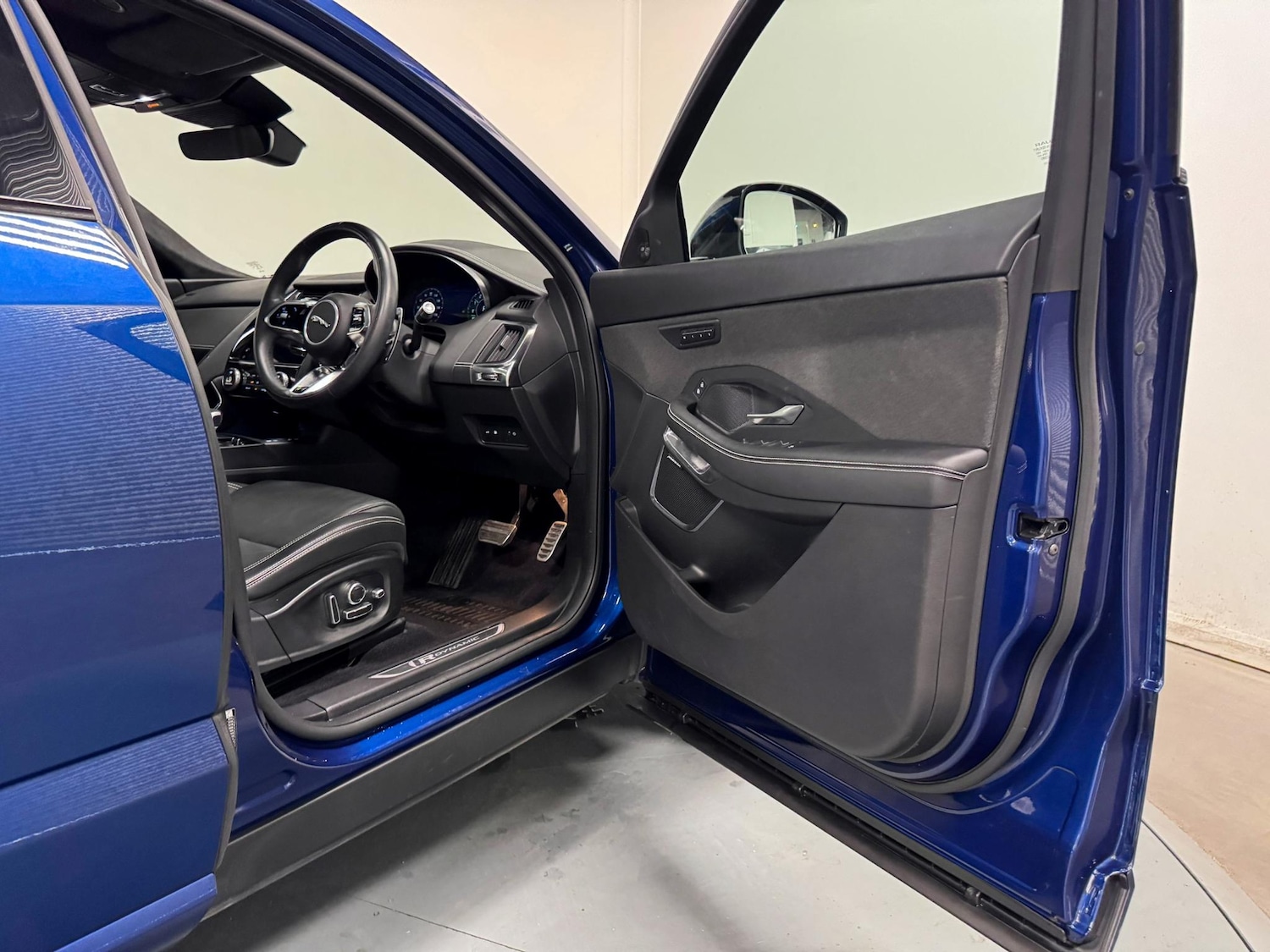 Used Jaguar E-Pace for sale - 76201188: Photo 17