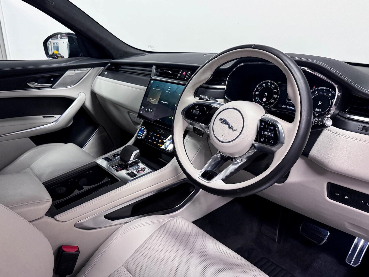 Used Jaguar F-Pace 2023 for sale - 76839770: Photo 21