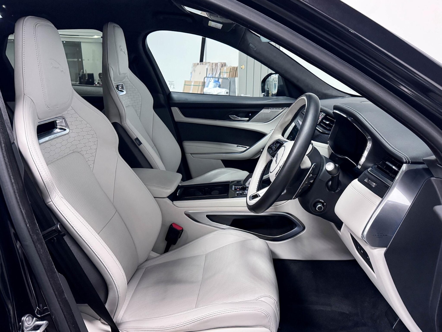 Used Jaguar F-Pace 2023 for sale - 76839770: Photo 22