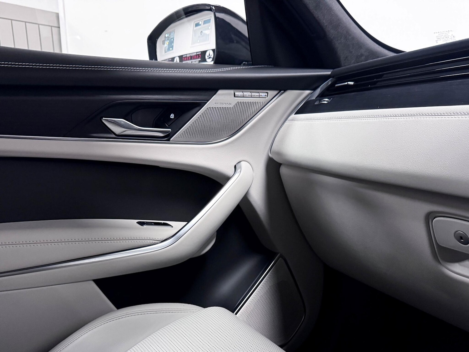 Used Jaguar F-Pace 2023 for sale - 76839770: Photo 30