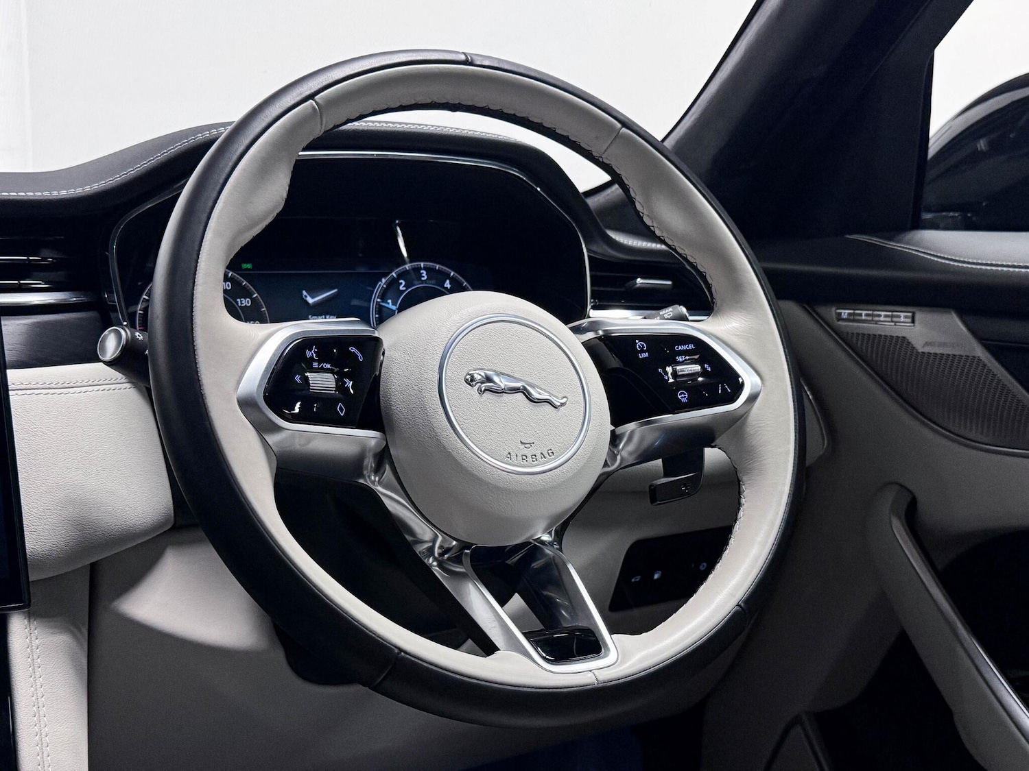 Used Jaguar F-Pace 2023 for sale - 76839770: Photo 36