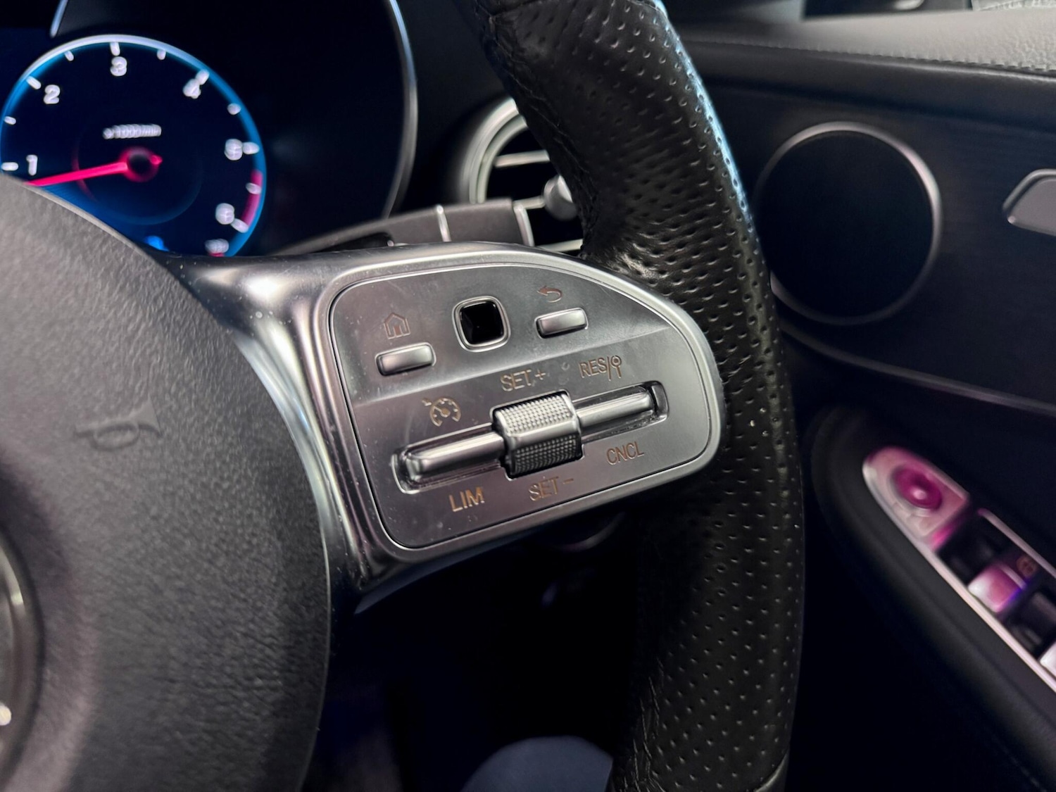 Used Mercedes-Benz GLC 2022 for sale - 76645893: Photo 35