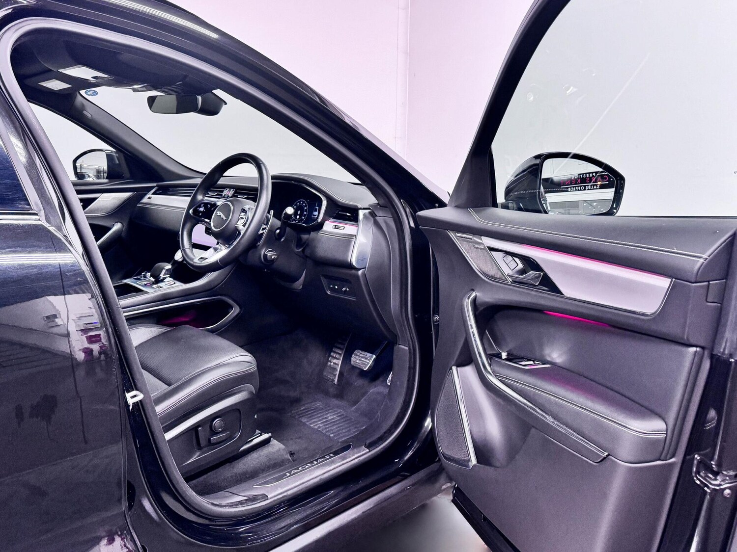 Used Jaguar F-Pace 2023 for sale - 78184516: Photo 14