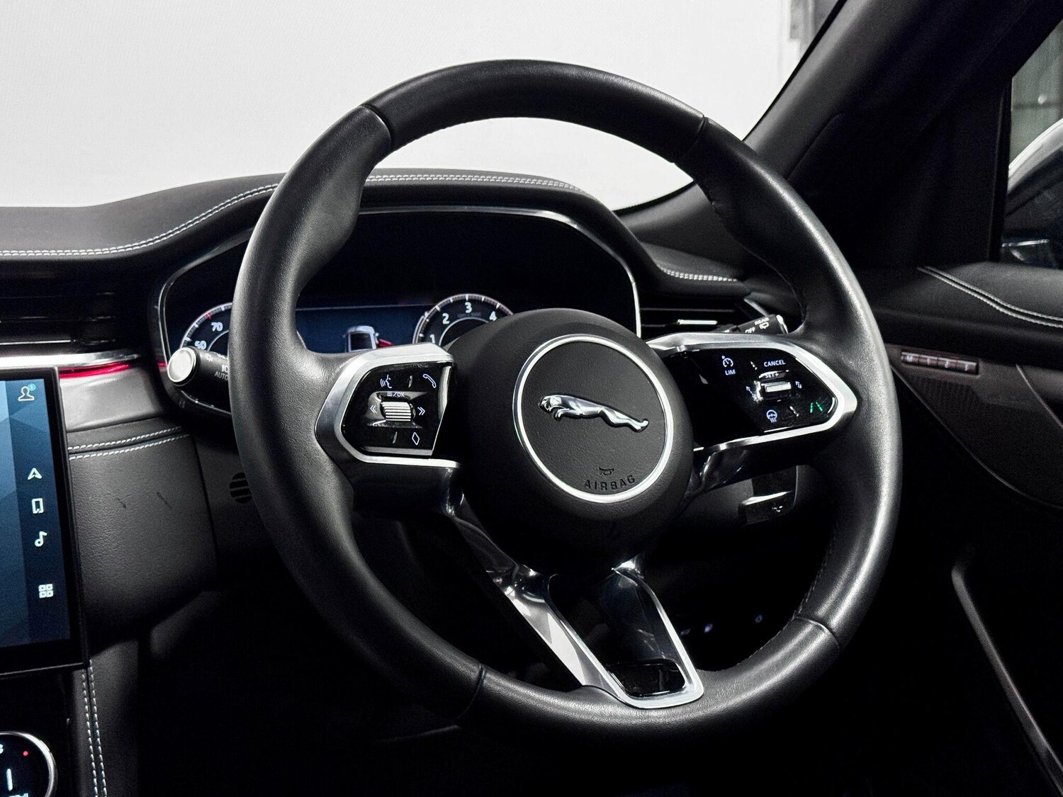 Used Jaguar F-Pace 2023 for sale - 78184516: Photo 36