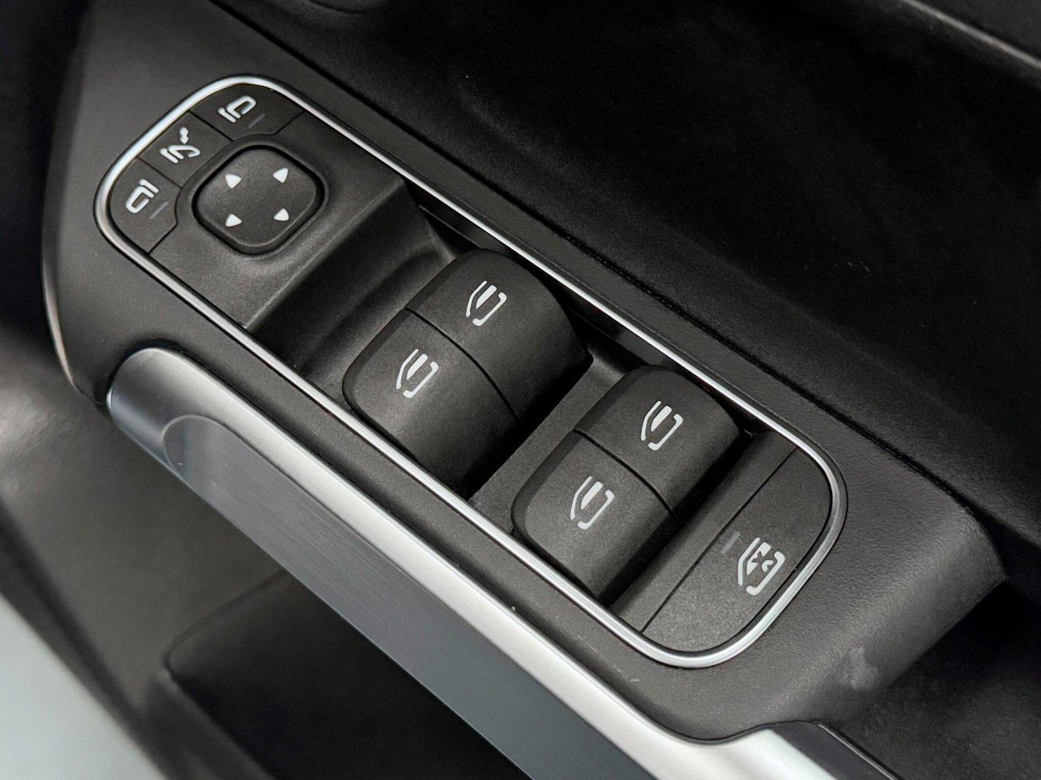 Used Mercedes-Benz EQB 2024 for sale - 76283292: Photo 18