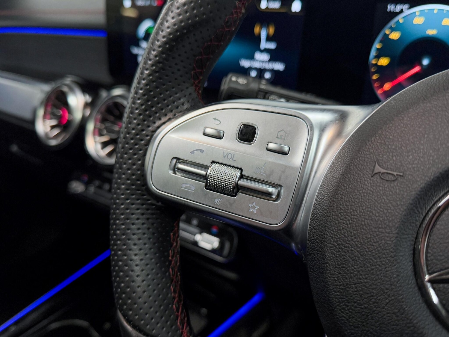 Used Mercedes-Benz EQB 2024 for sale - 76283292: Photo 38