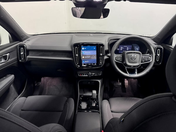 Used Volvo XC40 2023 for sale - 75588711: Photo 2