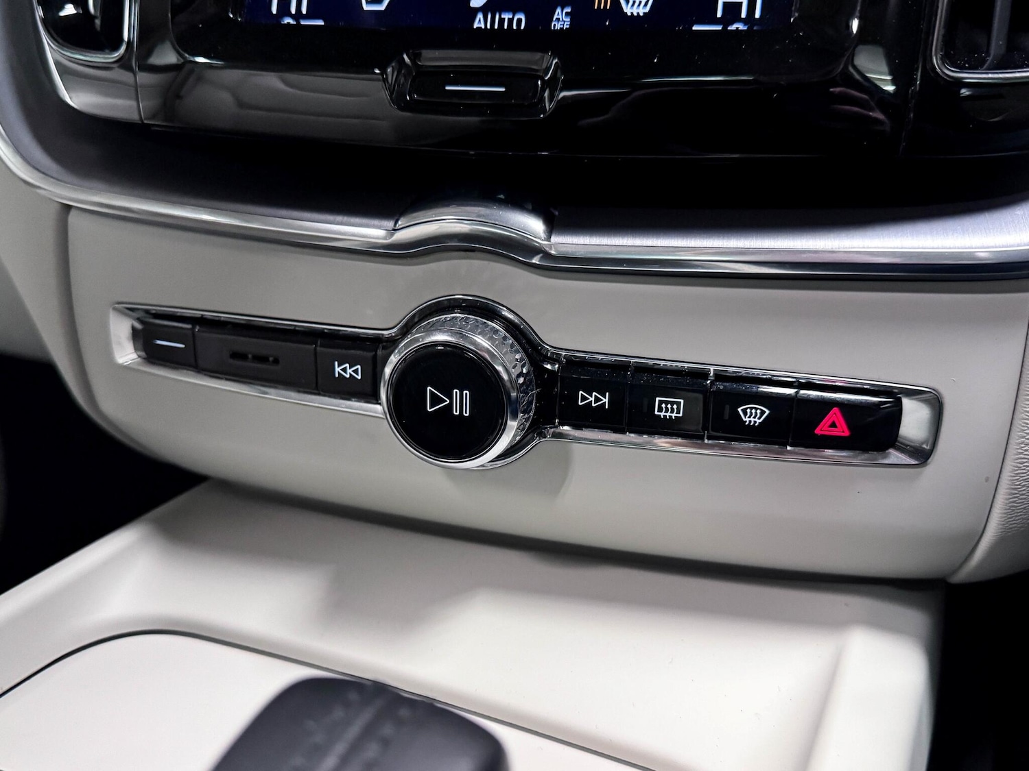 Used Volvo XC60 2020 for sale - 77155331: Photo 29