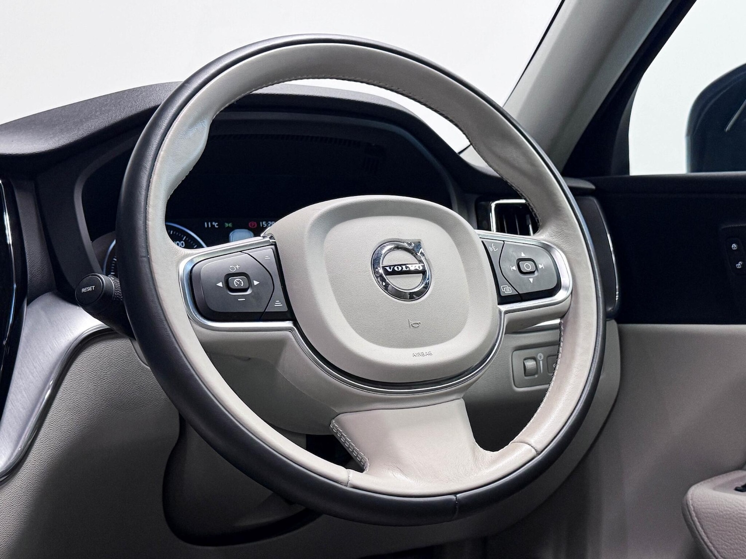 Used Volvo XC60 2020 for sale - 77155331: Photo 31