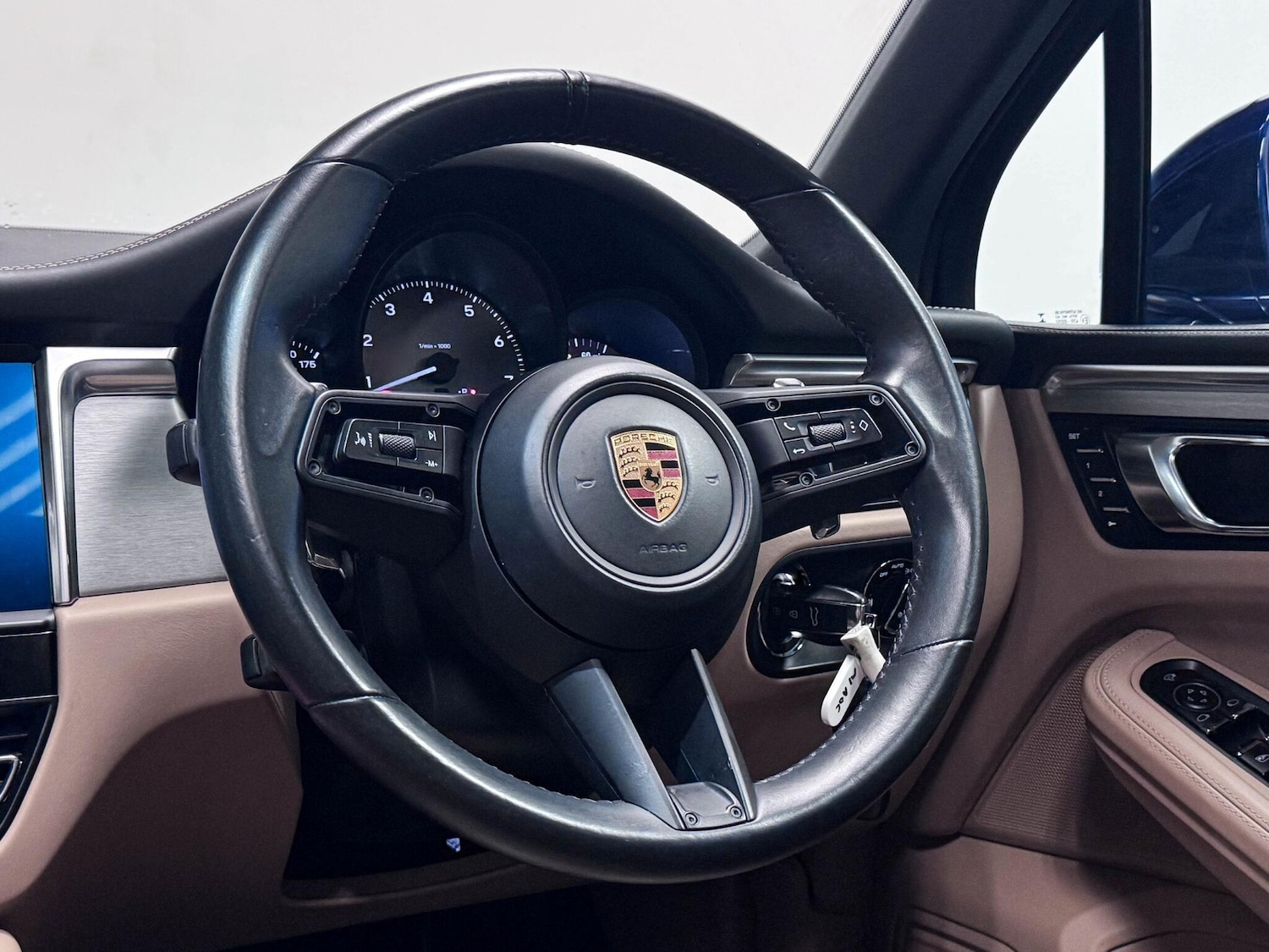 Used Porsche Macan 2022 for sale - 77119844: Photo 39