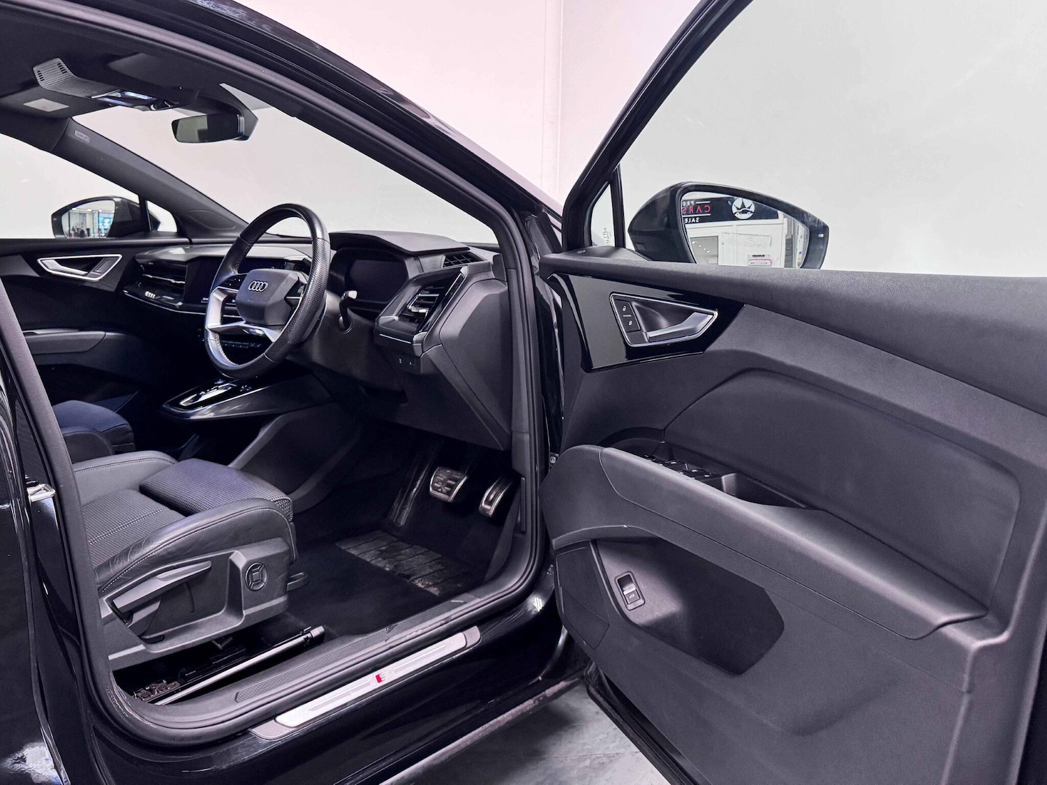 Used Audi Q4 e-tron 2023 for sale - 76607341: Photo 16