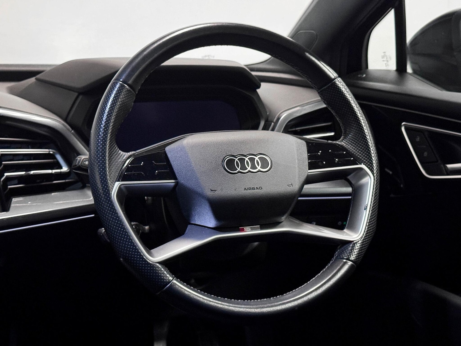 Used Audi Q4 e-tron 2023 for sale - 76607341: Photo 35