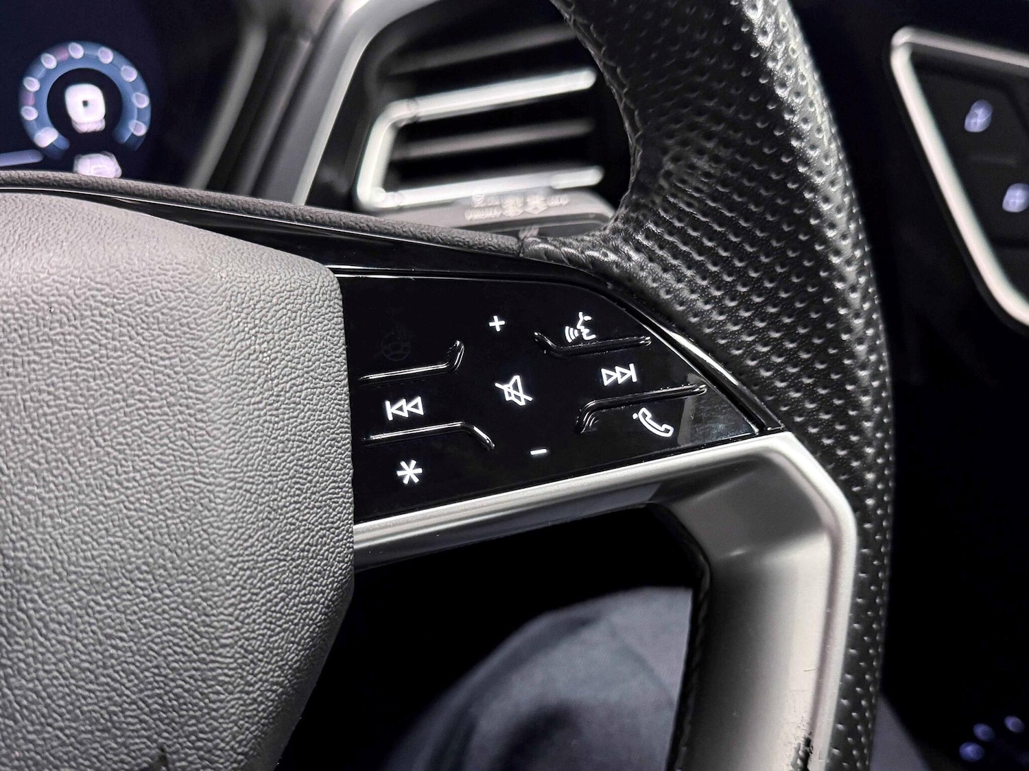 Used Audi Q4 e-tron 2023 for sale - 76607341: Photo 39