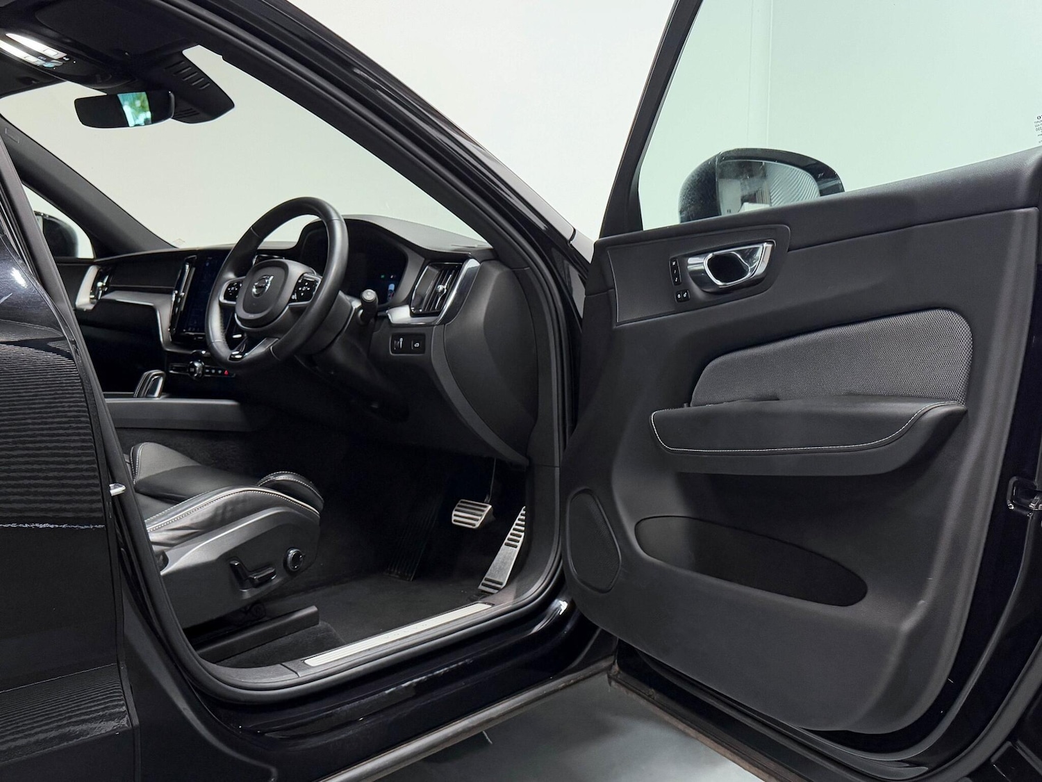 Used Volvo XC60 for sale - 77175183: Photo 16