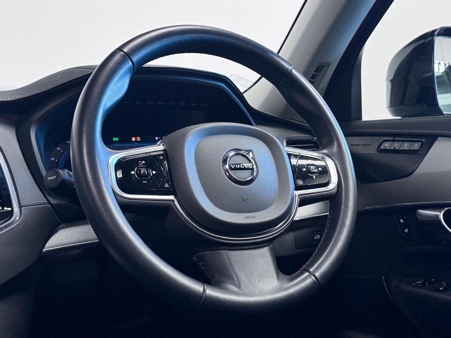 Used Volvo XC90 2023 for sale - 76772171: Photo 36