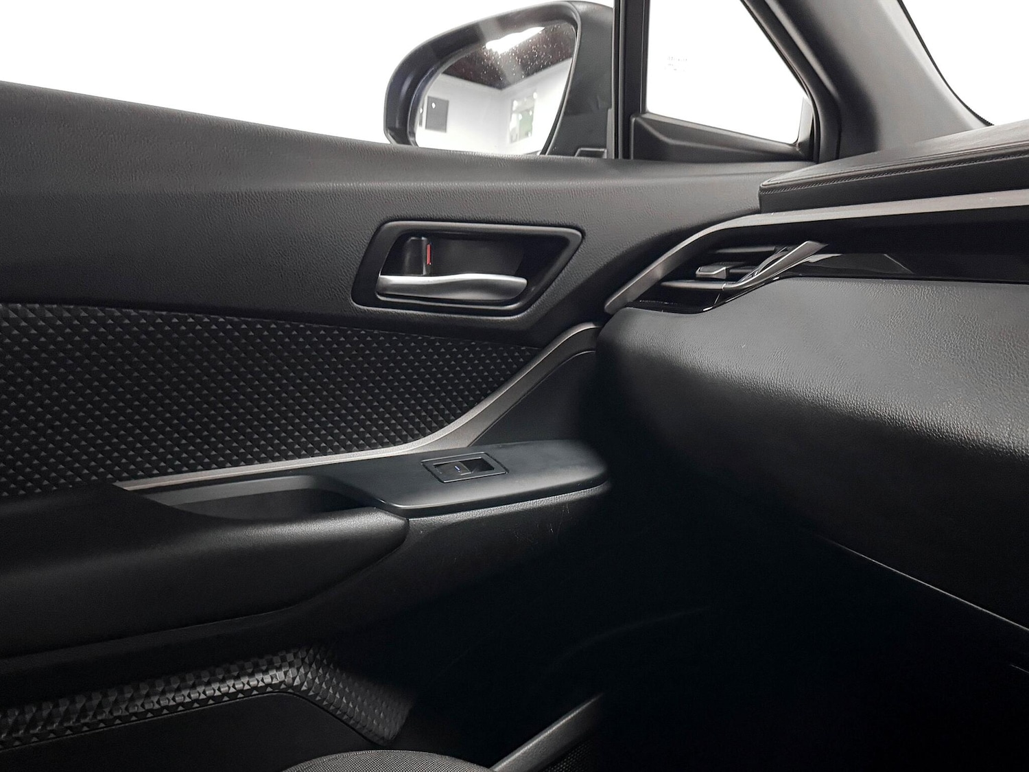 Used Toyota C-HR 2021 for sale - 78020217: Photo 27