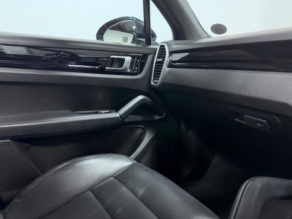 Used Porsche Cayenne 2018 for sale - 75153518: Photo 32