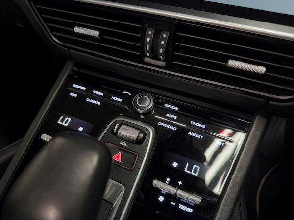 Used Porsche Cayenne 2018 for sale - 75153518: Photo 43